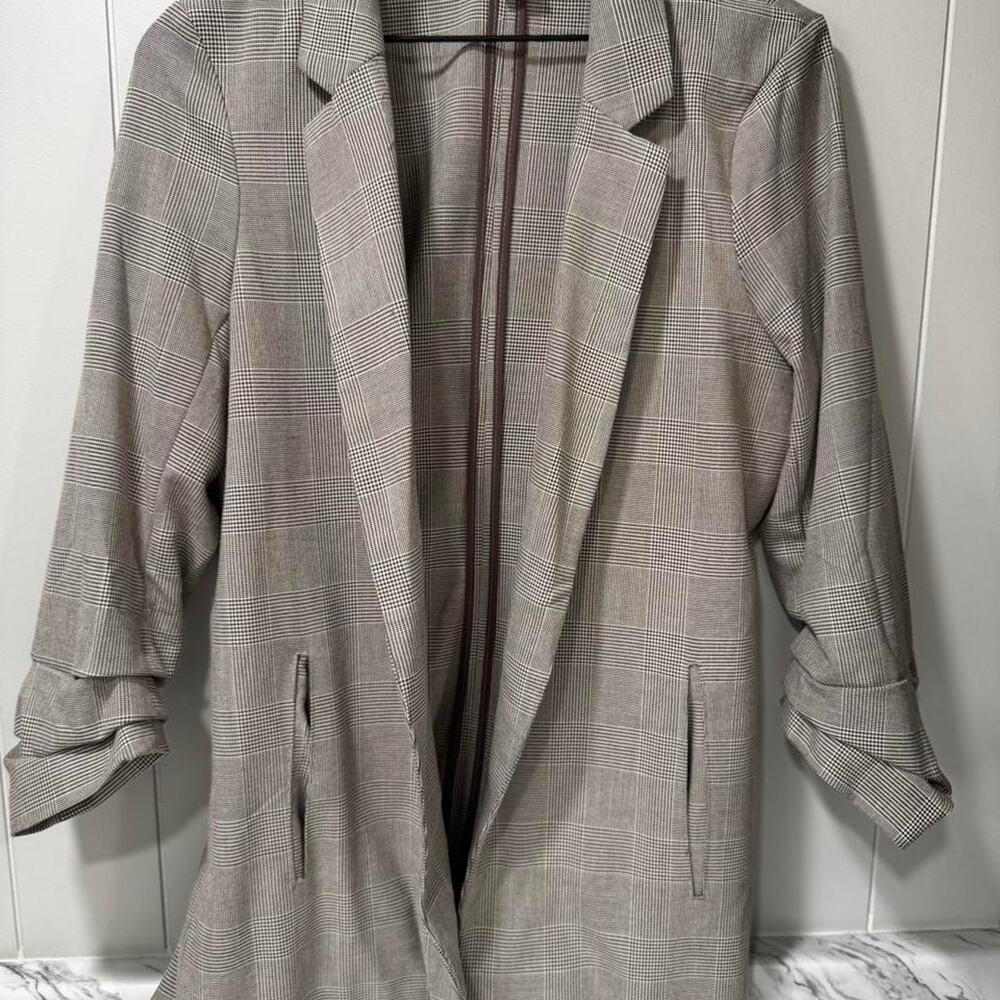 Rachel zoe gray and white